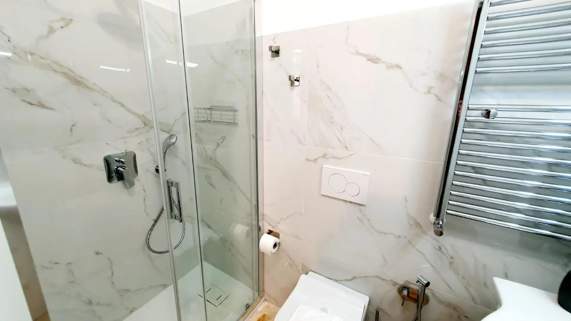 Firenze Bliss Apartment, Elegante Appartamento Centrale Con 3 Bagni 0*, Florence Italy